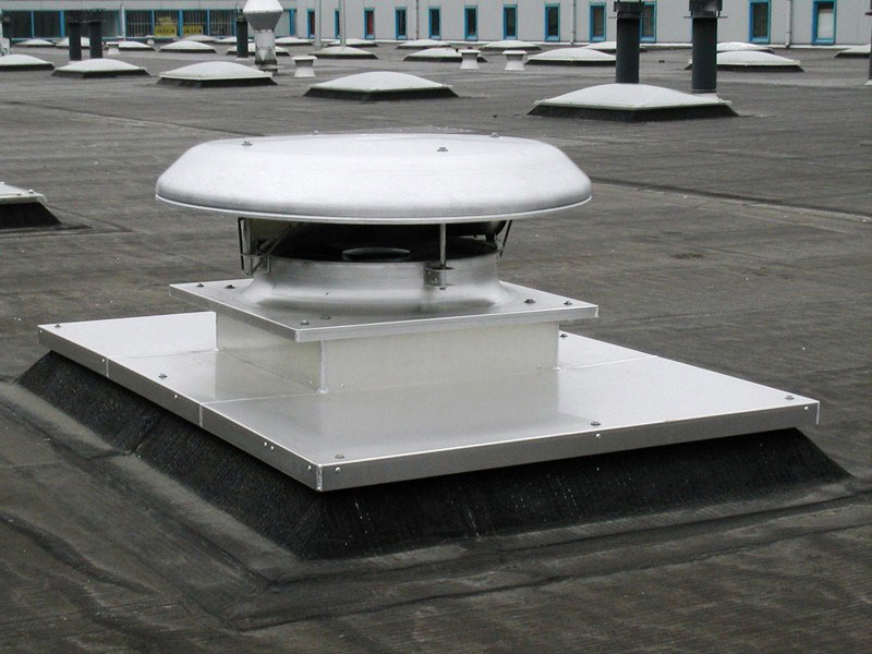Пример вентилятора дымоудаления, установленного на крыше