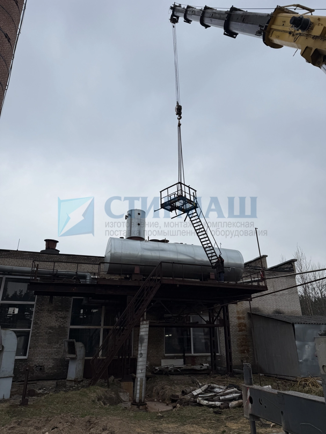 Монтаж деаэраторного бака 25 куб.м. с деаэраторной колонкой ДА 50