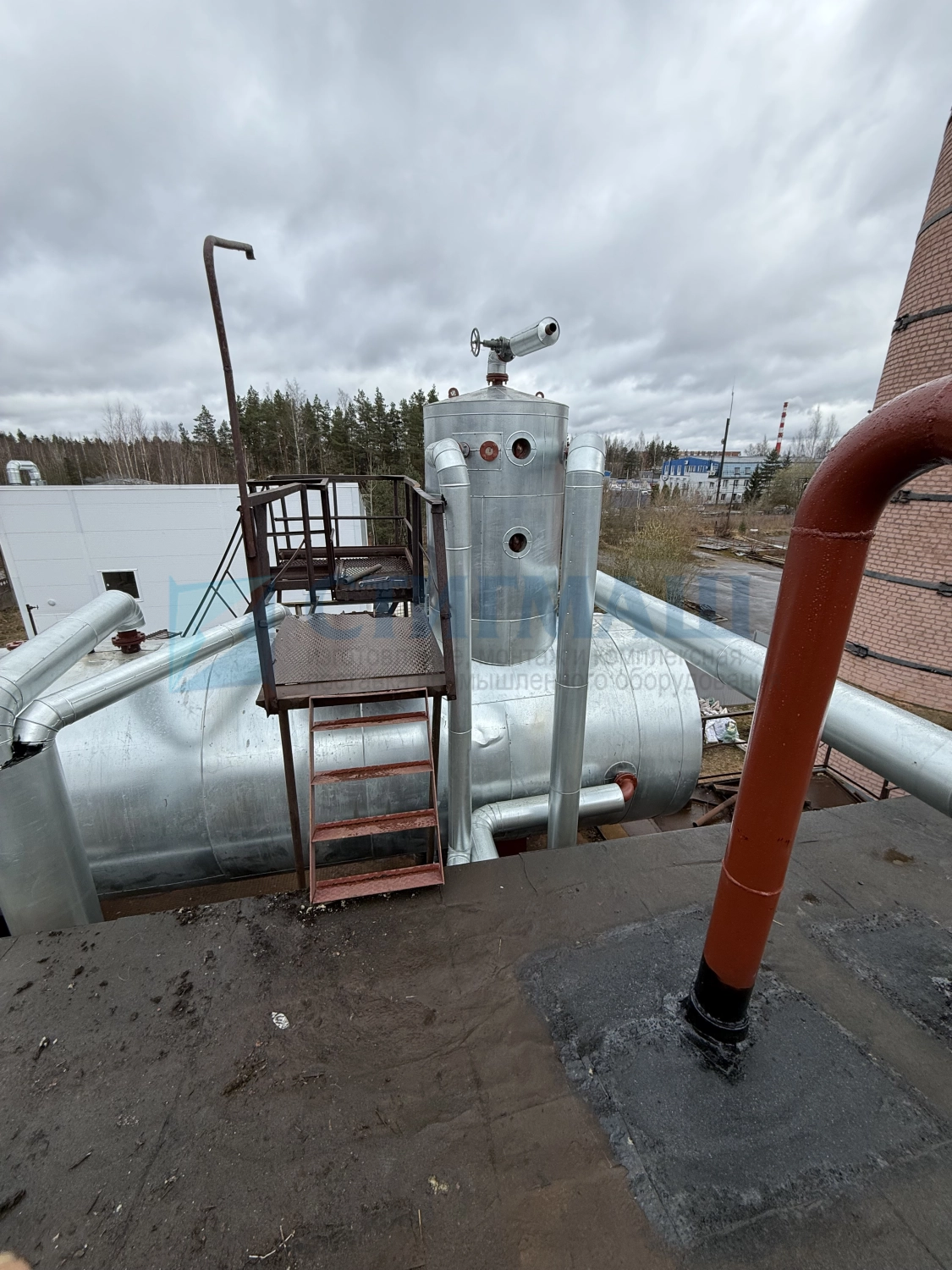 Монтаж деаэраторного бака 25 куб.м. с деаэраторной колонкой ДА 50