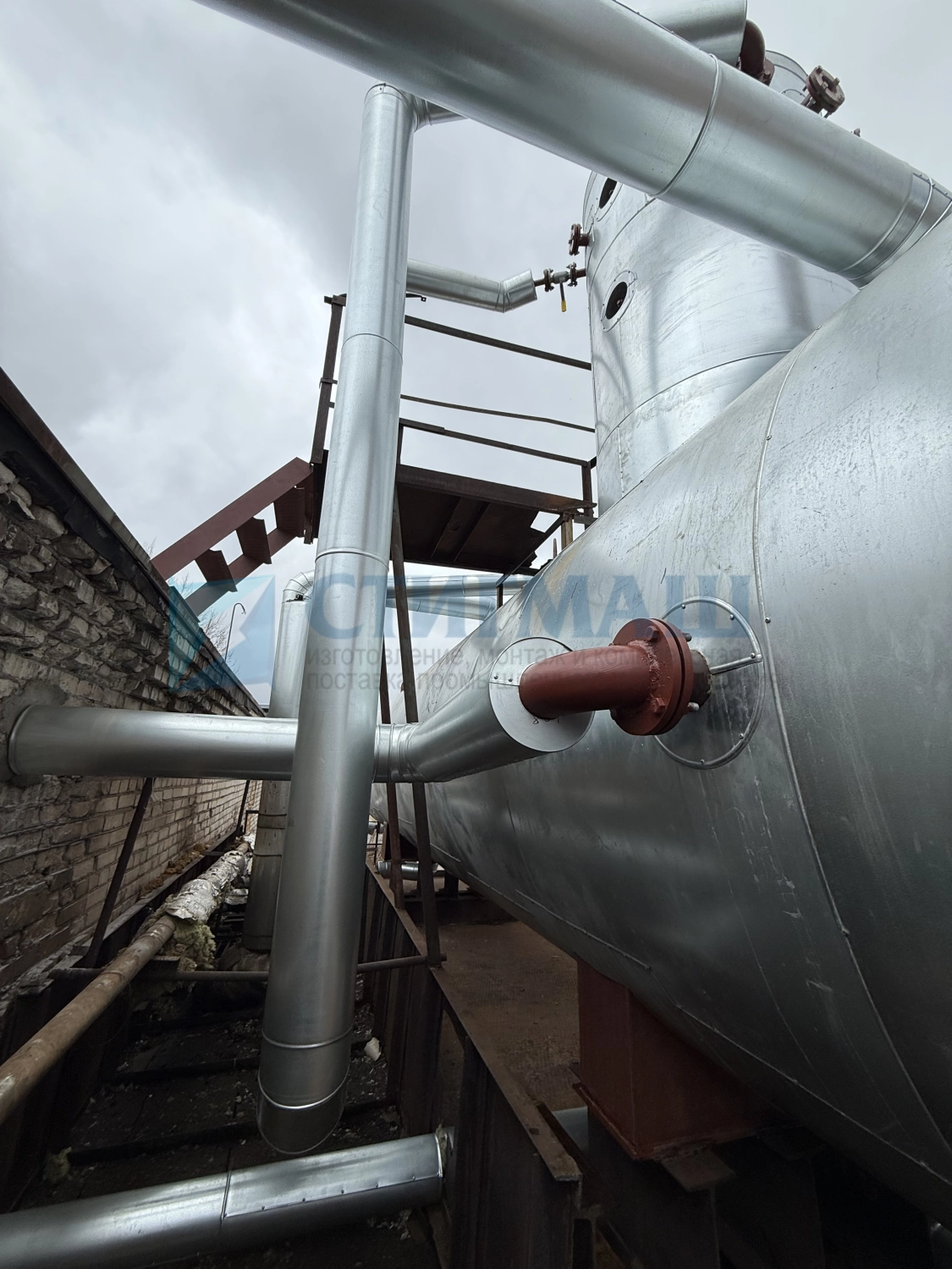 Монтаж деаэраторного бака 25 куб.м. с деаэраторной колонкой ДА 50