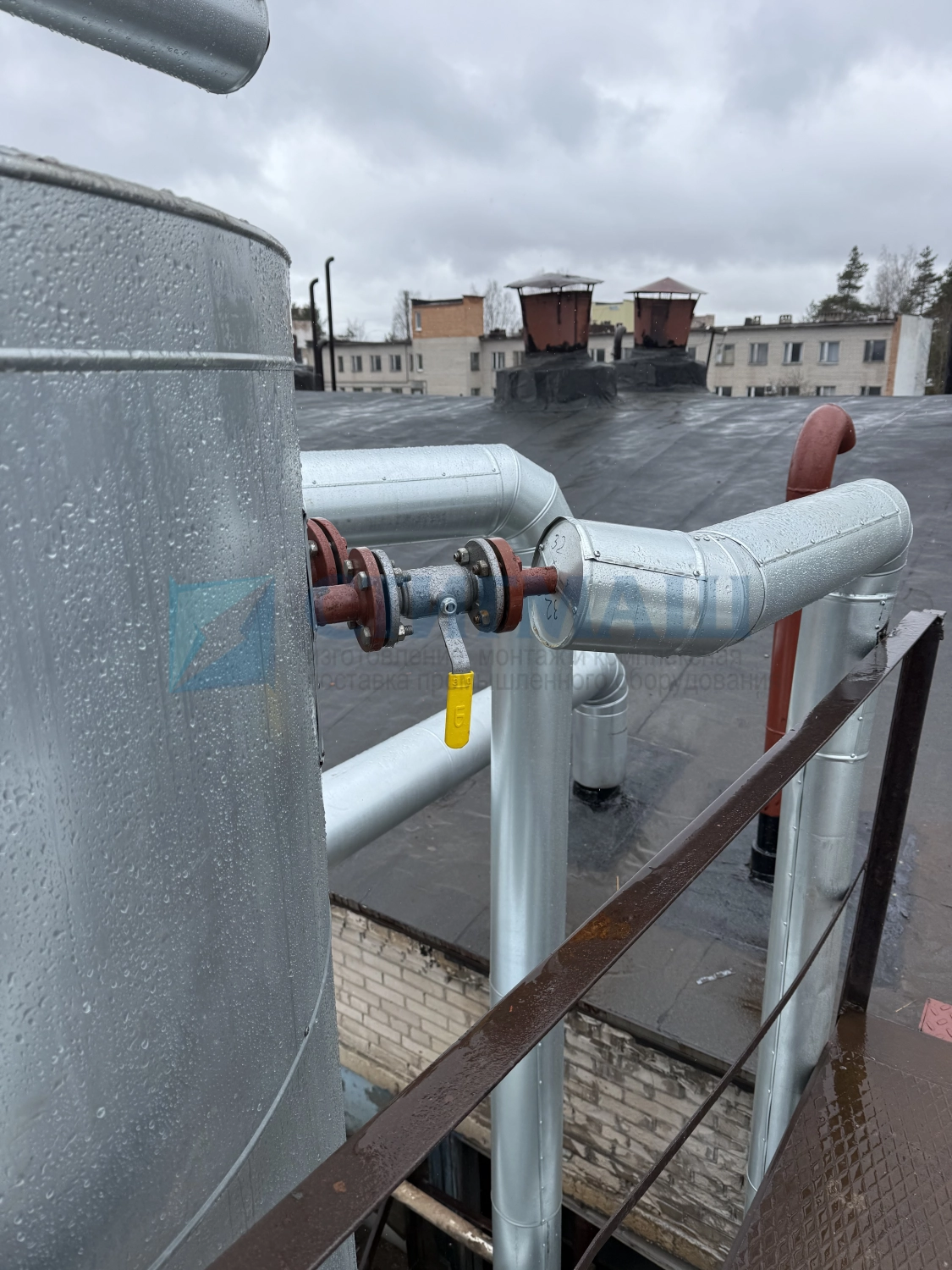 Монтаж деаэраторного бака 25 куб.м. с деаэраторной колонкой ДА 50