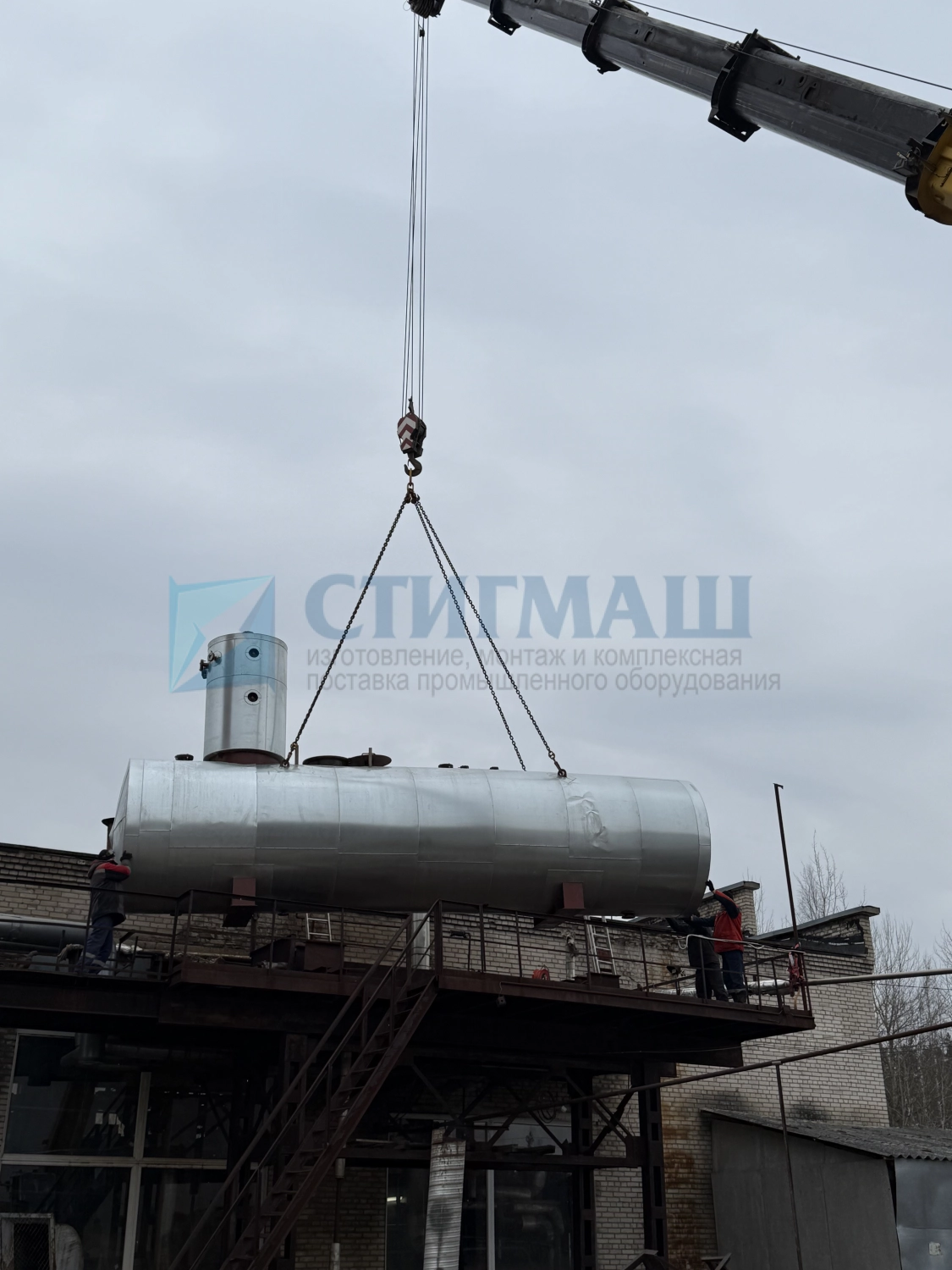 Монтаж деаэраторного бака 25 куб.м. с деаэраторной колонкой ДА 50