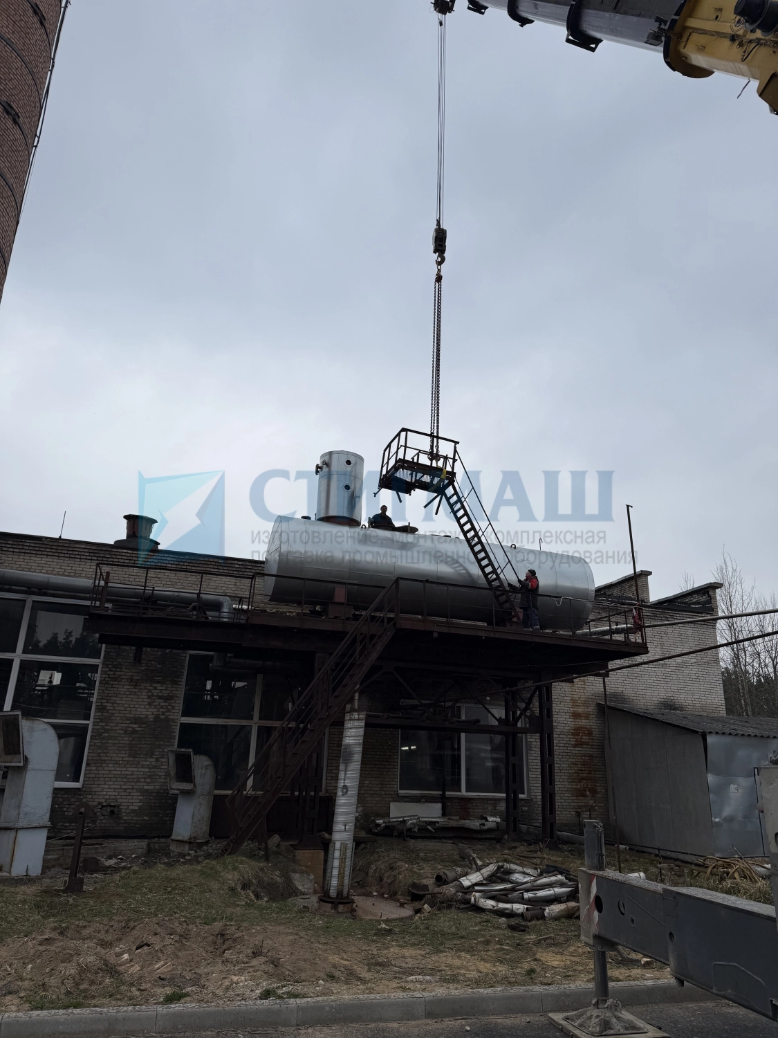 Монтаж деаэраторного бака 25 куб.м. с деаэраторной колонкой ДА 50