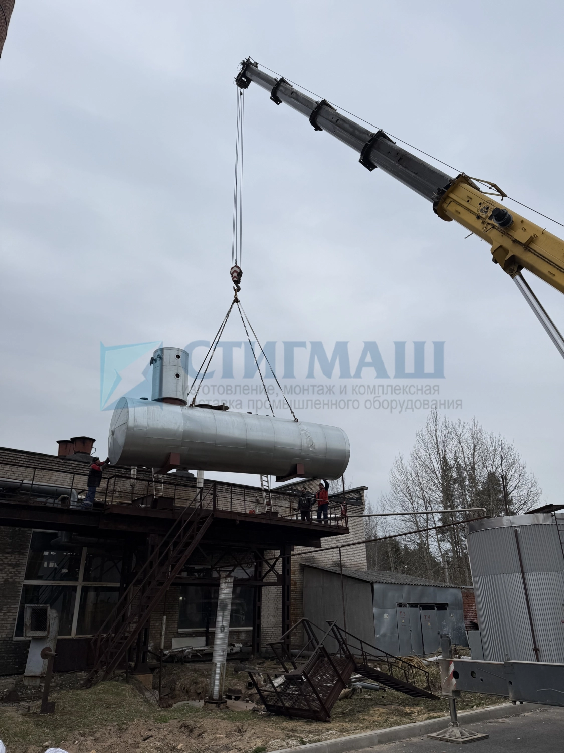 Монтаж деаэраторного бака 25 куб.м. с деаэраторной колонкой ДА 50