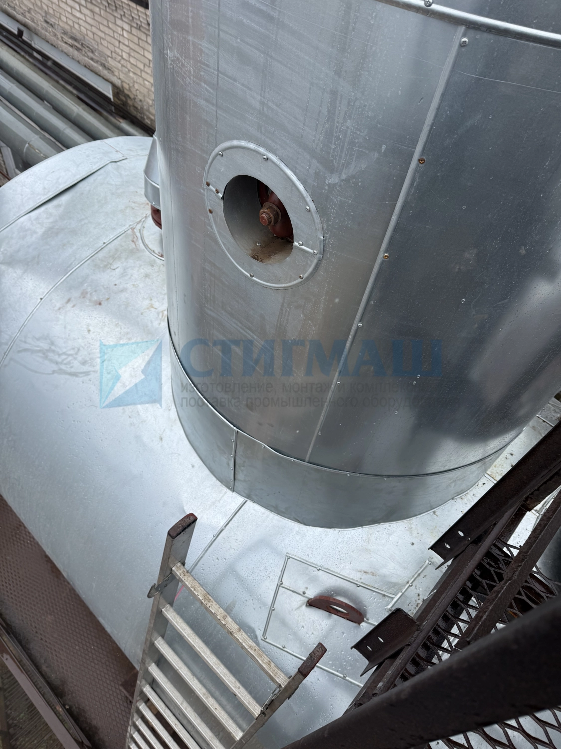 Монтаж деаэраторного бака 25 куб.м. с деаэраторной колонкой ДА 50